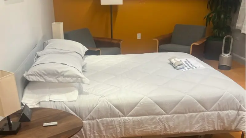 Oficinas de Twitter-X acondicionada para ser una habitación de Elon Musk